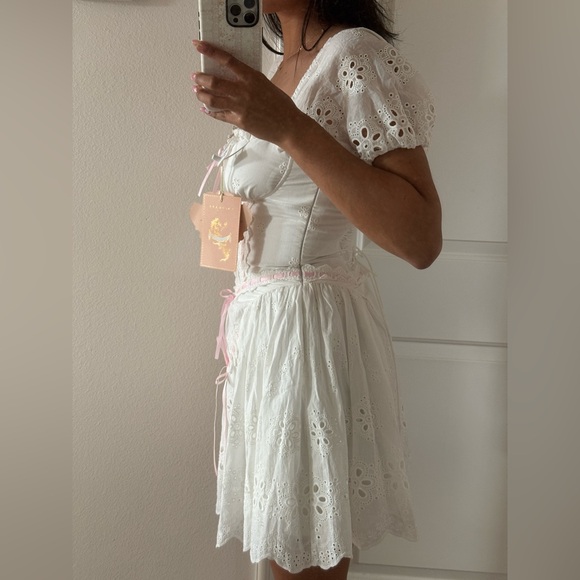 Lacemade eyelet white mini dress with detachable sleeves - Picture 2 of 7
